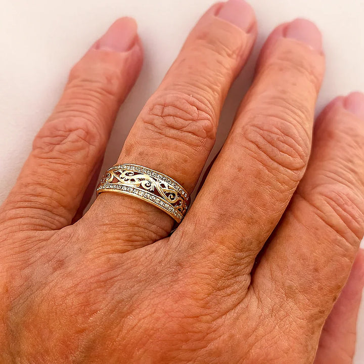 Zlatý a Prázdný Anel